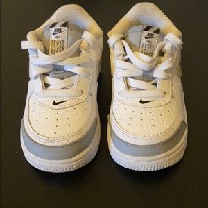 Baby Nike Air Force 1 White And Gray Low Cut